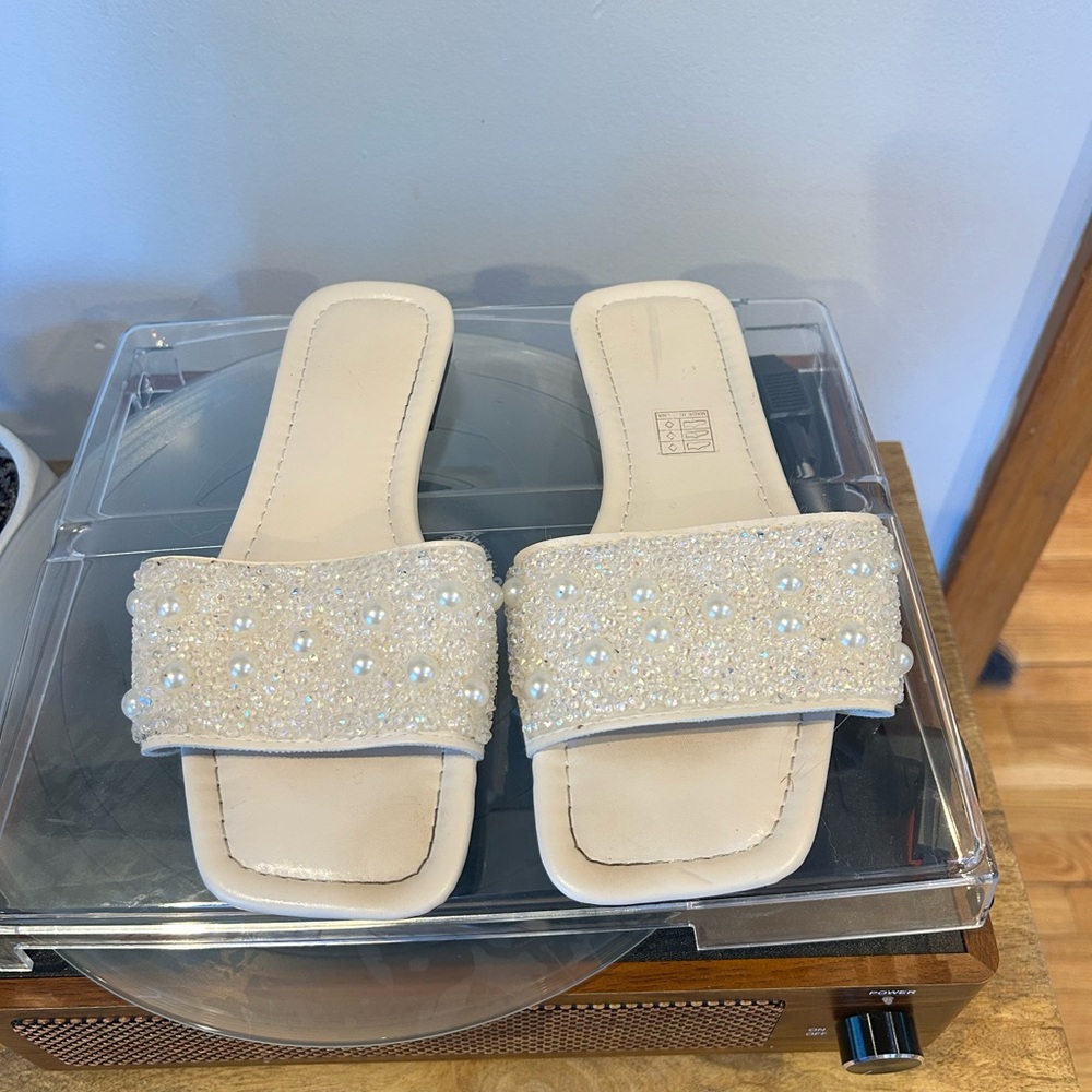 Chic Pearl Embellished Women's Sandals